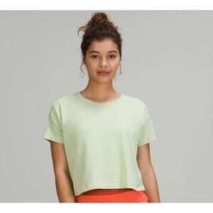 Lululemon Large Mint Green Cropped Short Sleeve Shirt Athleisure Women's size 10